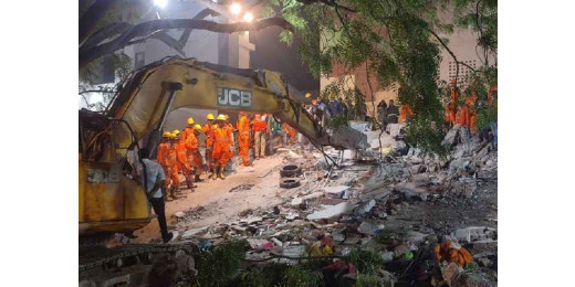 लखनऊ : जमींदोज ईमारत के मलबे से निकाले गए 13 जिन्दा लोग 